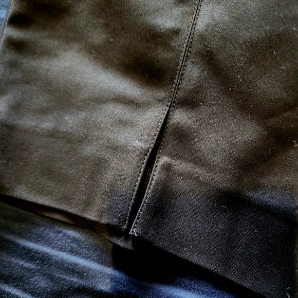 St. John Cropped Pants - Picture 3 of 6